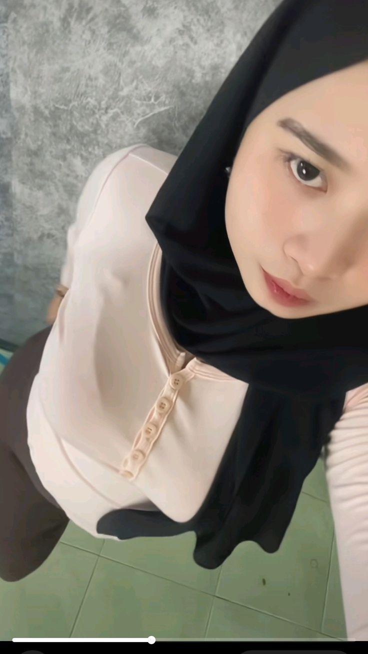 Video Viral Terbaru 2025 Bibirmu Menarikku Seperti Gravitasi Abg Hijab Indonesia 2025 Viral